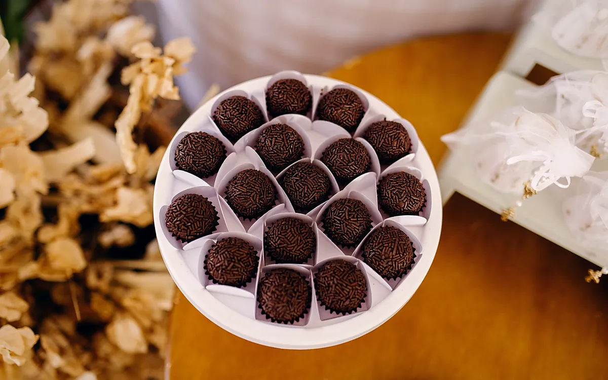 Imagem ilustrando: Docinhos de festa: preço do cento misto por sabor