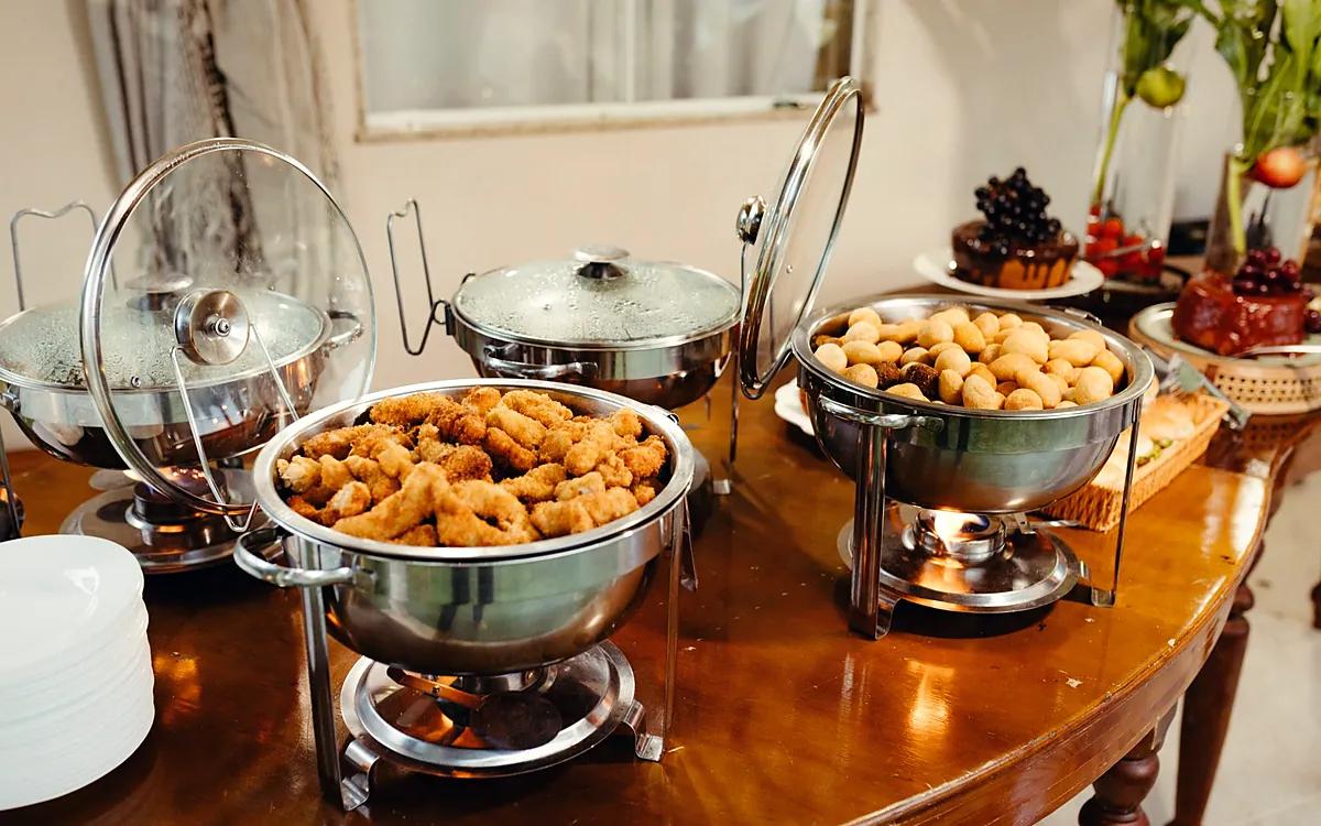 Imagem ilustrando: Quanto cobrar por buffet por pessoa (com equipe e bebida)